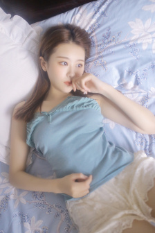 夏季短袖看见女同学乳突QQ